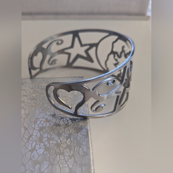 Brand new silver bracelet cuff - Picture 2 of 4